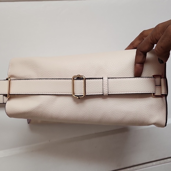 NANETTE LEPORE CHANTILLY BUCKET HOBO BAG NWOT WITH WALLET.
(VEGAN LEATHER). - Picture 4 of 12